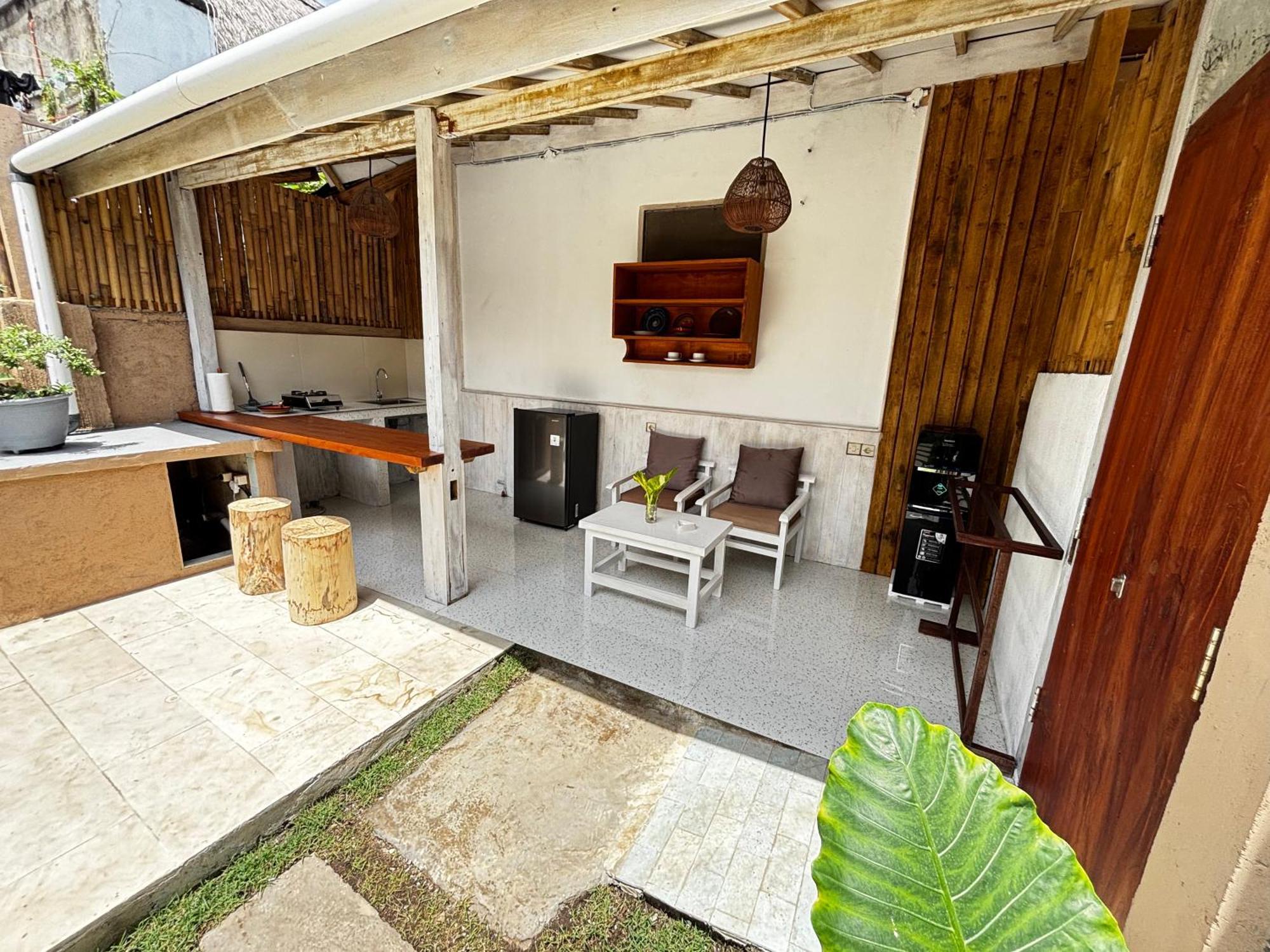 D'Gilian Bungalow Gili Trawangan Esterno foto